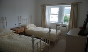 Twin bedroom